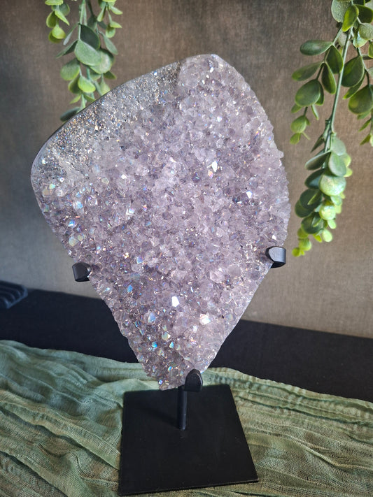 Aura Amethist op standaard