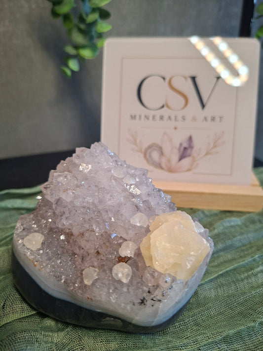 Amethist op agaat met calciet