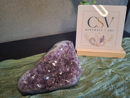 Amethist cluster op gepolijst agaat