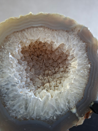 Agaat Geode op standaard Grijs