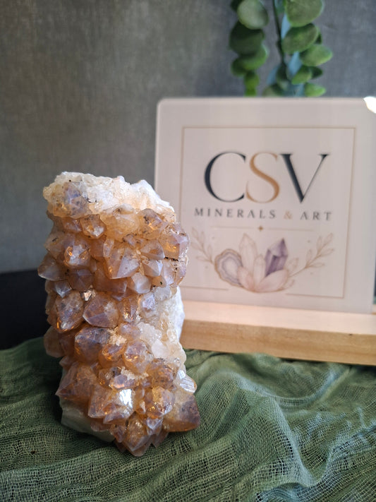 Citrien Cluster staand met Chalcedoon