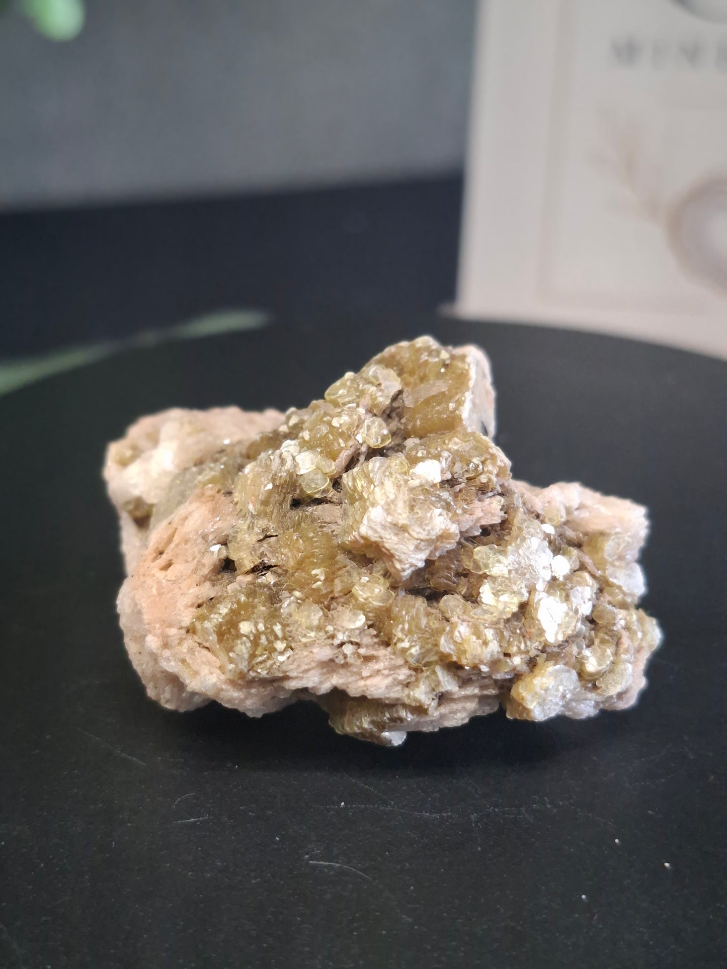 Gouden mica op matrix 33
