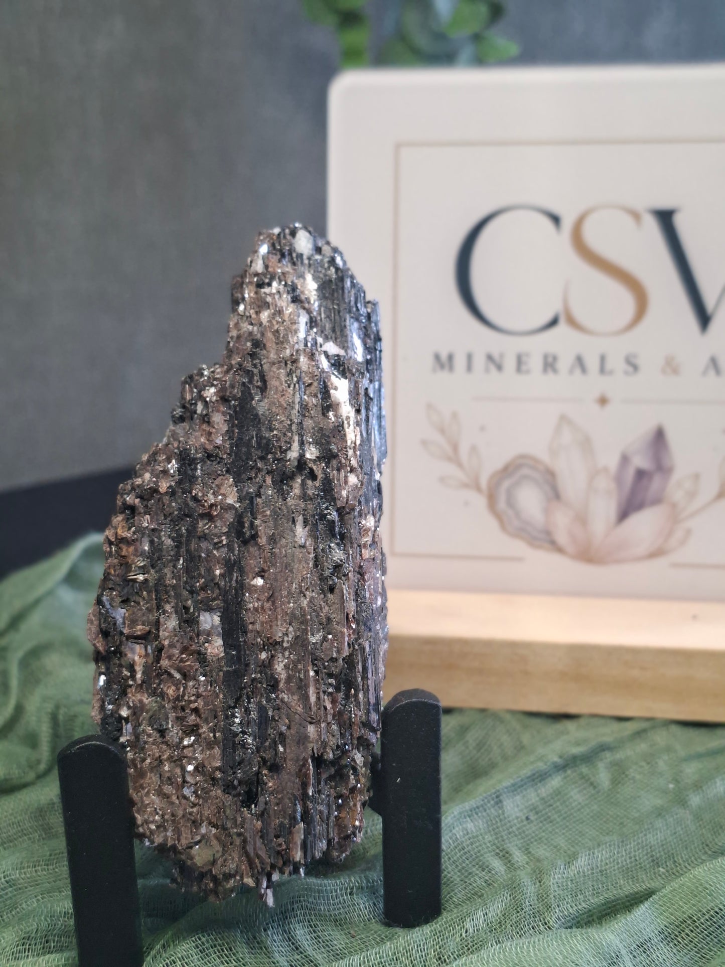 Zwarte toermalijn met gouden mica 4
