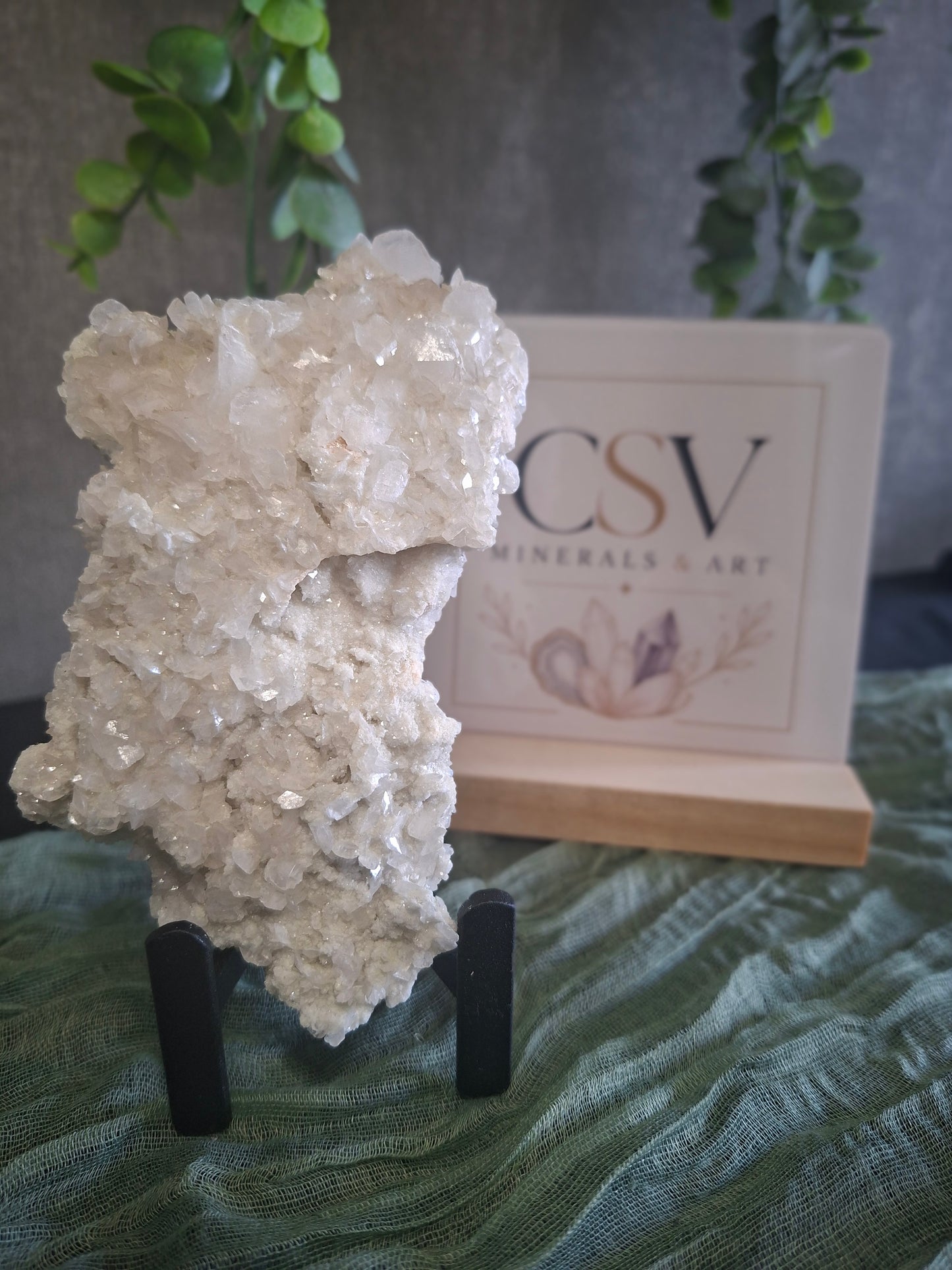 Mouse-ear Calciet op Chalcedoon - A