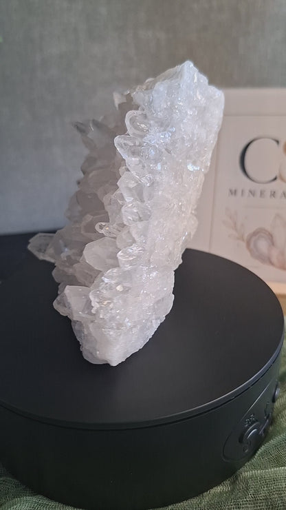 Bergkristal cluster / cutbase