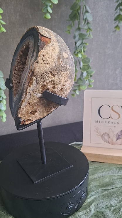 Agaat geode op standaard