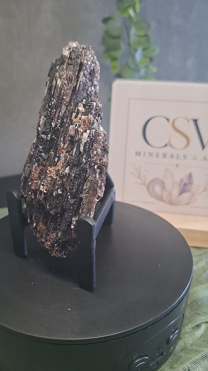 Zwarte toermalijn met gouden mica 4