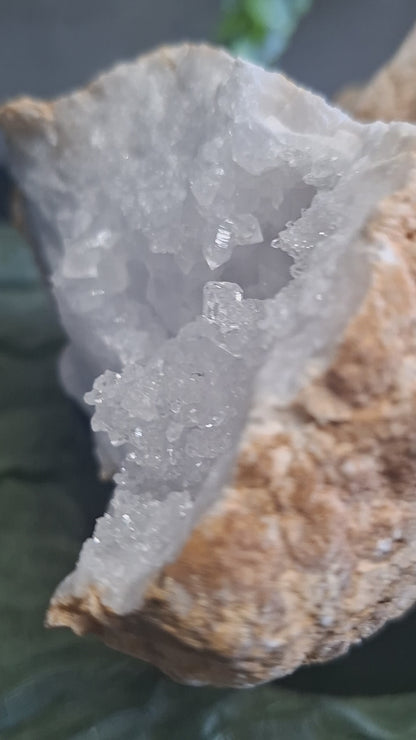 Grote Geode van Bergkristal 2 helften