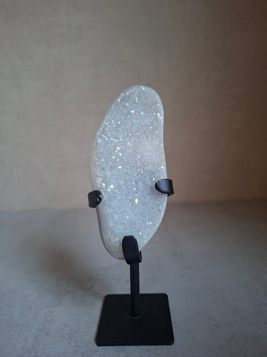 Bergkristal aura laag op standaard