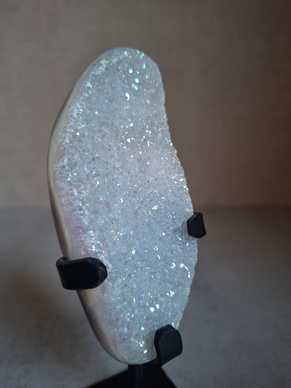 Bergkristal aura laag op standaard